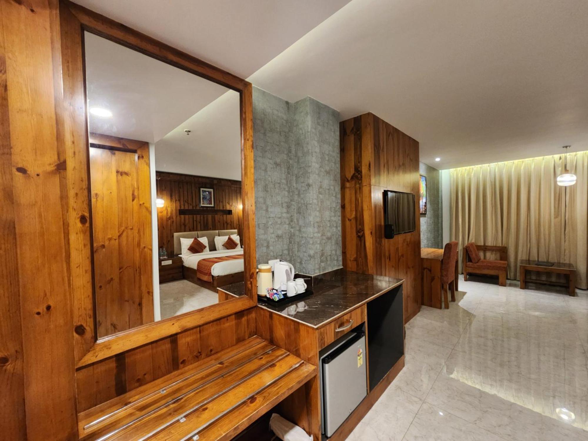 Golden Fern Resort Shimla Zewnętrze zdjęcie